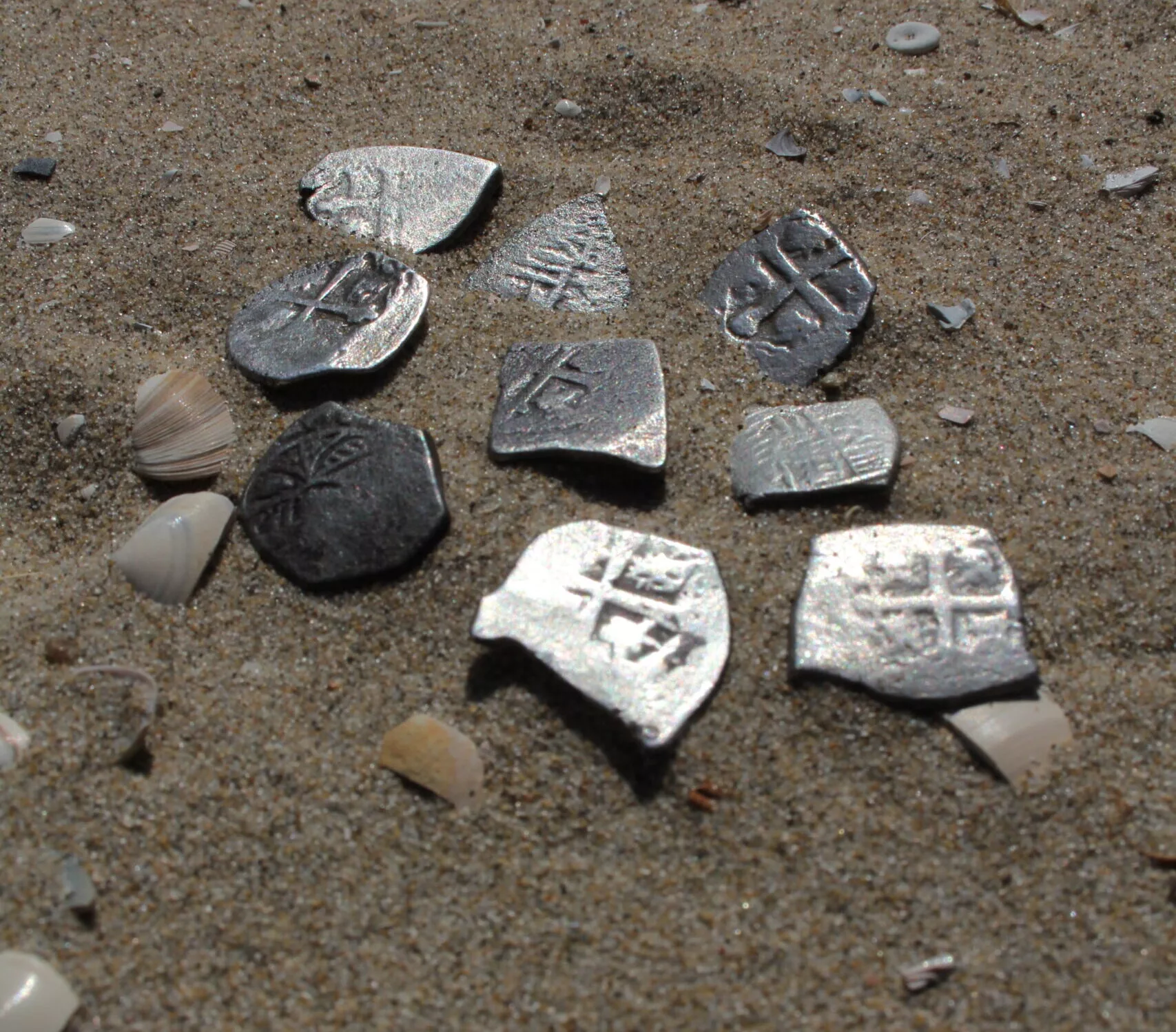 A couple of 1/2 Reales that were recovered from VOC indiaman Loosdrecht (Shipwreck Blogs)